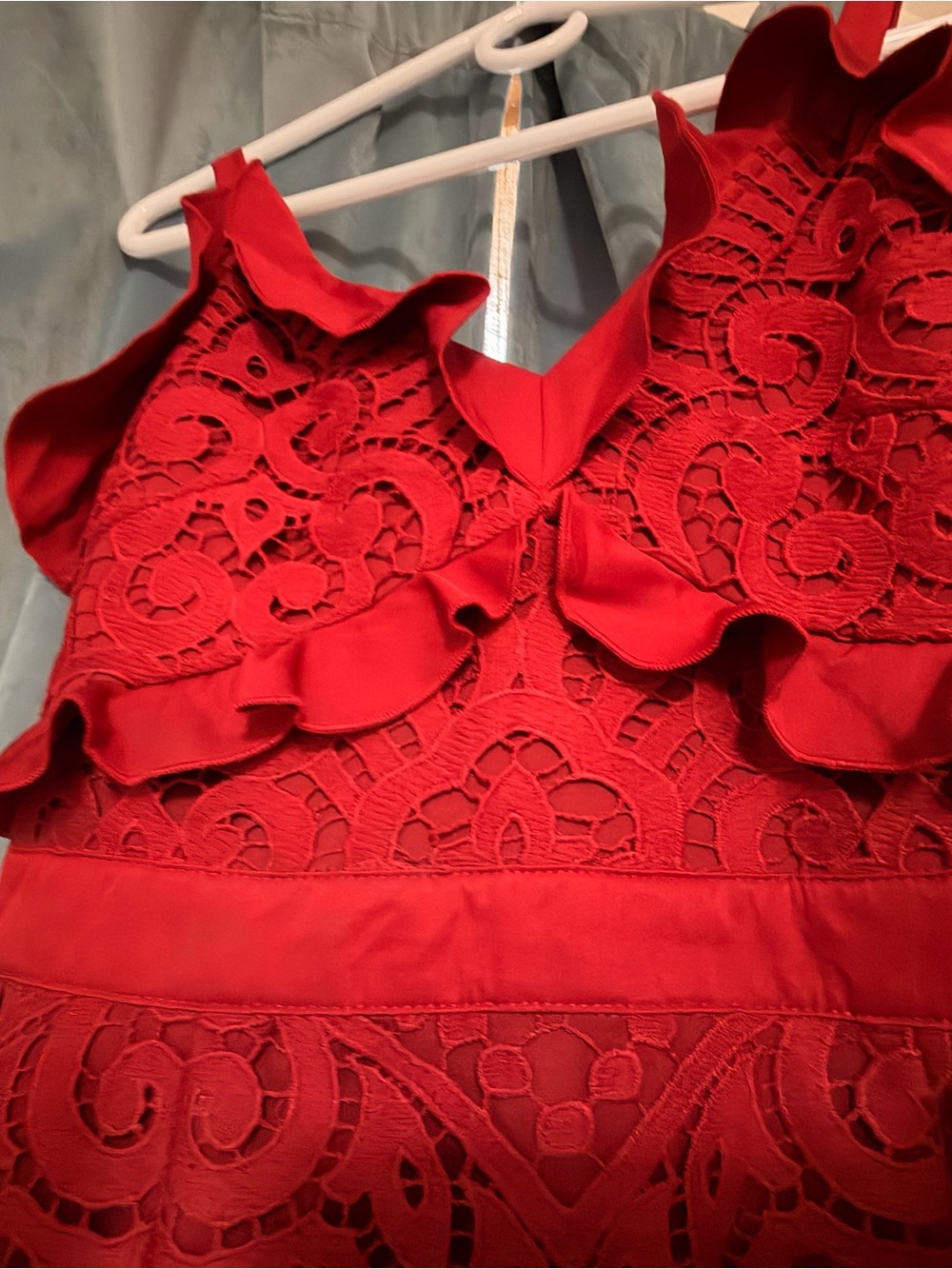 Elegant Red Lace Midi Dress with Ruffle Details - Picture 5 of 9